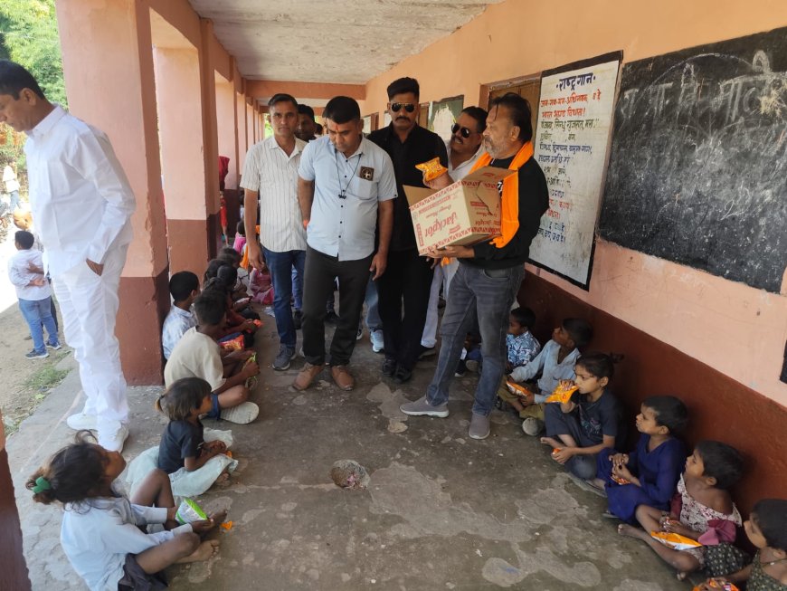 सर्द हवाओं में ‘पहल’ की गर्माहट : जरूरतमंदों तक पहुँचे स्वेटर, कंबल और फूड पैकेट