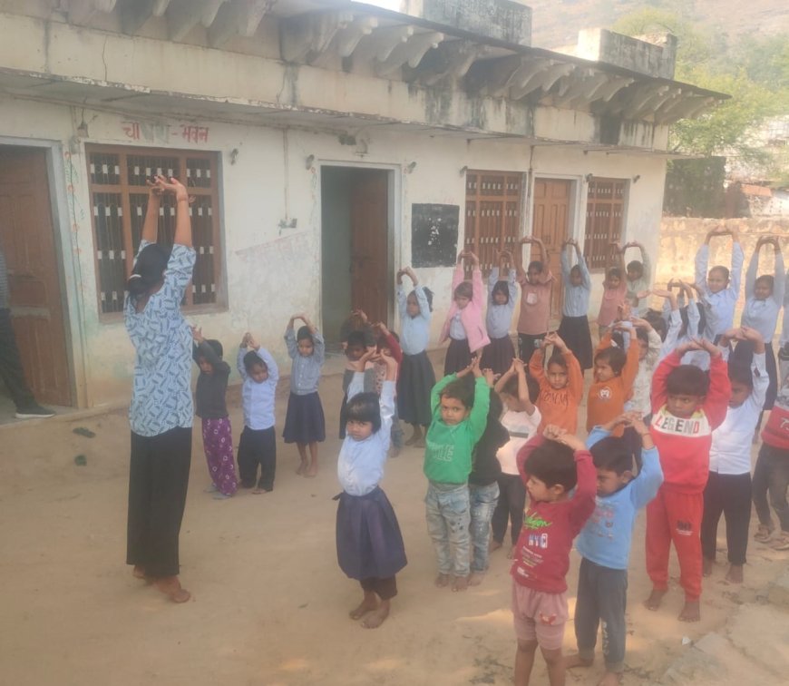 आयुष्मान आरोग्य मंदिर आरोग्यं परमं धनम् (उपस्वास्थ्य केन्द्र ) खोहरा योग प्रशिक्षिका ने कराया योग
