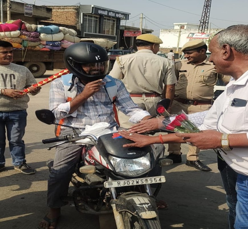 सड़क सुरक्षा जागरूकता अभियान,  आमजन को 31 हेल्मेट किए वितरित