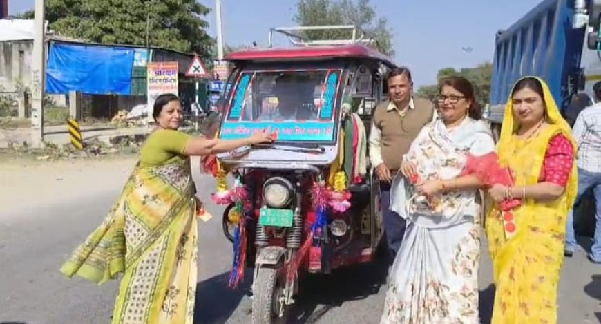 सड़क सुरक्षा कार्यक्रम के अंतर्गत वाहन चालकों को यातायात नियमों के बारे में जागरूक किया