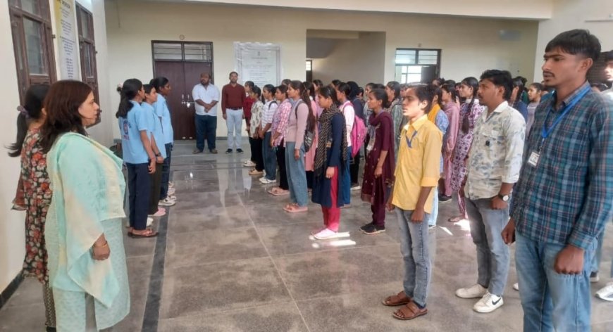 राजकीय महाविद्यालय खैरथल में विद्यार्थियों ने लिया स्वदेशी अपनाने का संकल्प