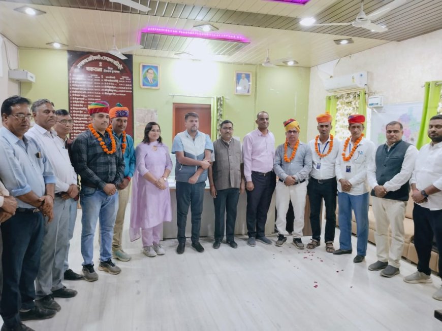 मतदाता सूचियों के विशेष गहन पुनरीक्षण कार्यक्रम में उत्कृष्ठ कार्य करने वाले कार्मिकों का एसडीएम ने किया सम्मान