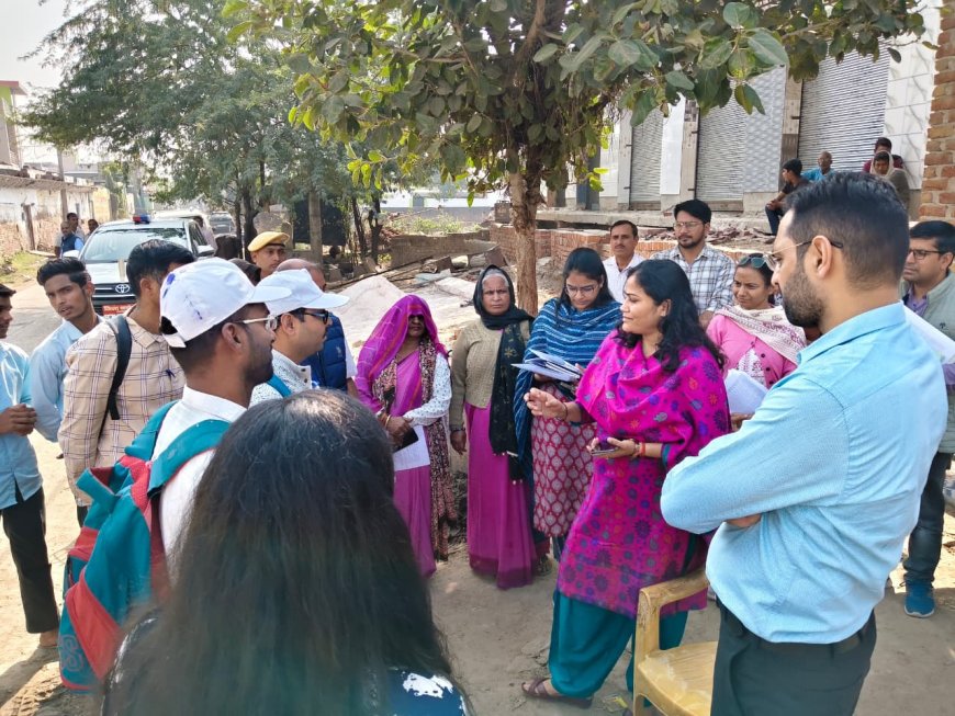 संभागीय आयुक्त और जिला निर्वाचन अधिकारी ने एसआईआर का निरीक्षण