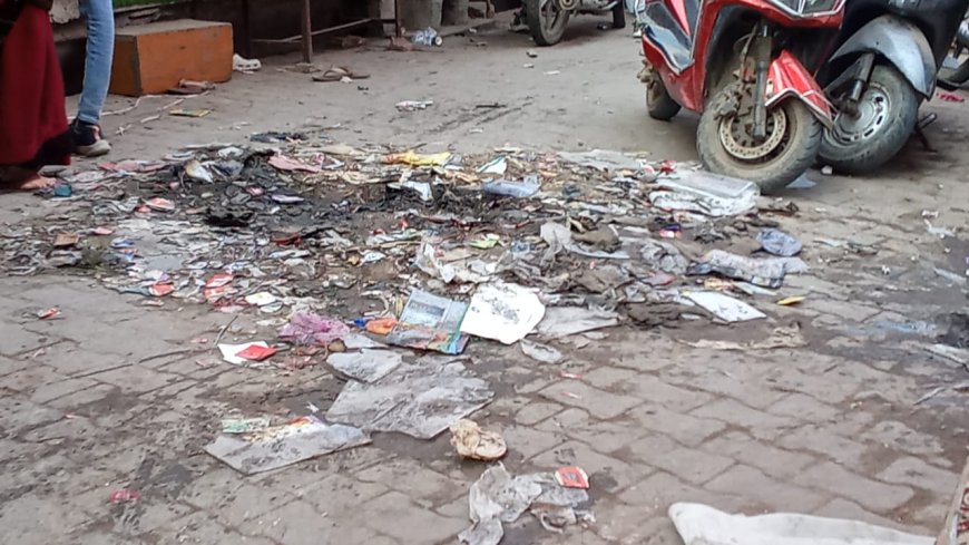 हड़ताल पर सफाई कर्मचारी, गली,चौराहों व बाजारों में लगा कूड़ों का ढ़ेर