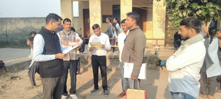 कठूमर एसडीएम ने गांवों में पहुंचकर बीएलओ के कार्यों का किया औचक निरीक्षण