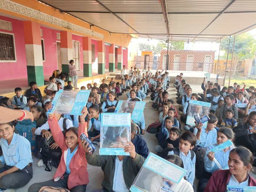 पचलंगी निवासी डॉक्टर मंजू जांगिड़ एवं रमेश जांगिड़ , राजीव जांगिड़ ने मंदिर में किया वाटर कूलर भेंट