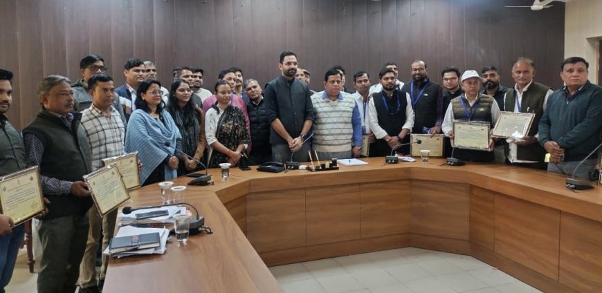 एसआईआर में जिले में 7 लाख 54 हजार 401 गणना प्रपत्र हुए डिजिटाईज्ड, शत प्रतिशत कार्य पूरा करने वाले 24 बीएलओ हुए जिला स्तर पर सम्मानित