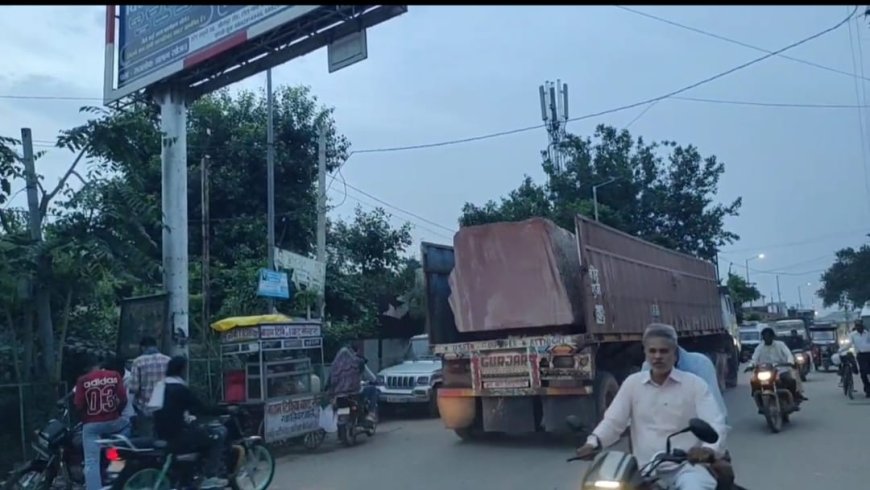 अवैध खनन की परतें फिर खुलने लगीं, रात के अँधेरे में चल रहा पत्थर तस्करी का खेल