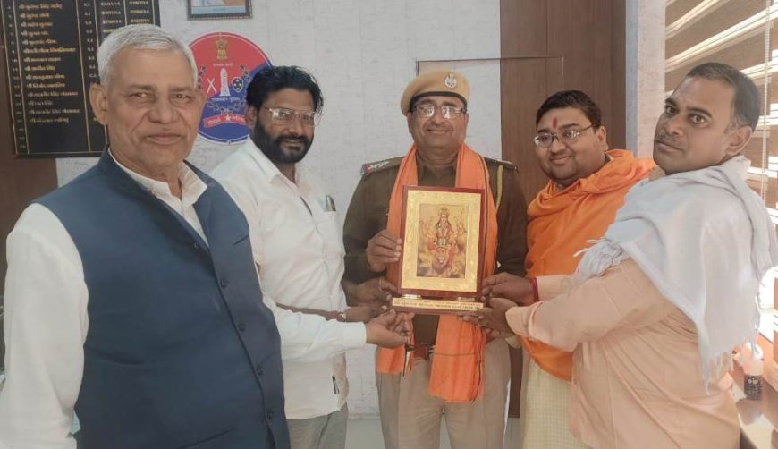 कोटकासिम के नए थाना अधिकारी का संत भास्कर भारद्वाज के सानिध्य में भव्य स्वागत