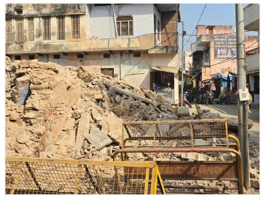 प्राचीन कन्या विद्यालय भवन के पत्थर गिरने पर प्रशासन जागा और भवन को गिराया