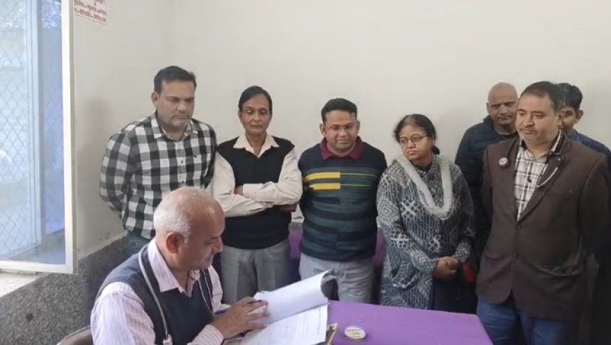  राजकीय सामुदायिक स्वास्थ्य केंद्र के कंडम क्वाटर्स को लेकर प्रभारी को ज्ञापन सौंपा