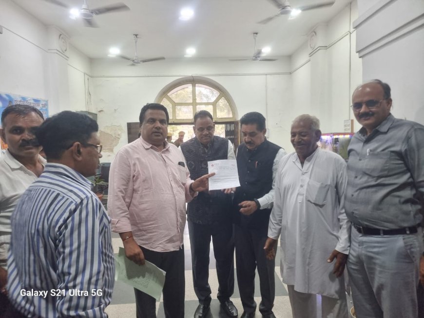 विप्र फाउंडेशन ने अधिकारी द्वारा बेटियों के विरुद्ध अपमान जनक टिप्पणियों को लेकर महामहिम राष्ट्रपति के नाम जिला कलेक्टर को सौंपा ज्ञापन