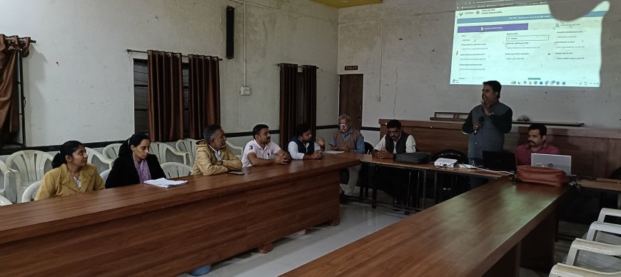 पाली पंचायत समिति सभागार मे बीएलए का हुआ  विशेष प्रशिक्षण, राजनैतिक दलो के अभिकर्ताओ ने लिया भाग।