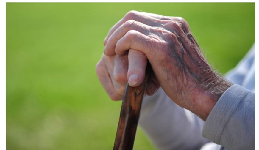 माता-पिता की देखभाल करना बच्चों की क़ानूनी ज़िम्मेदारी, उनकी प्रॉपर्टी पर कब्ज़ा होने की शर्त पर नहीं'