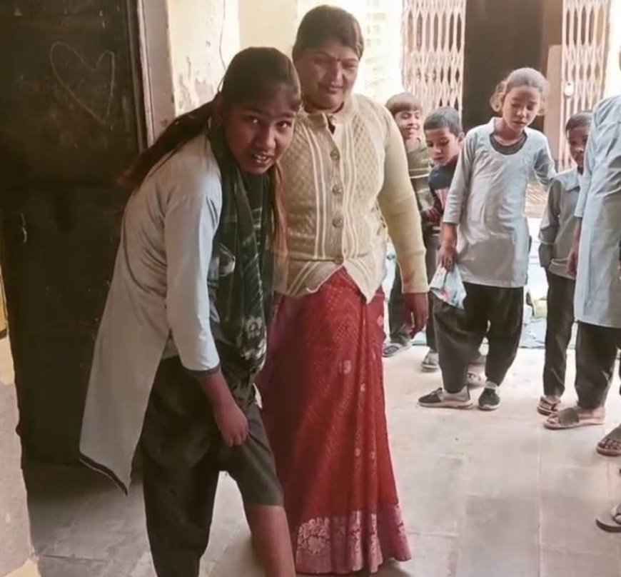 मादा श्र्वान का आतंक, मादा श्र्वान ने विधालय के विधार्थी, शिक्षक और ग्रामीणों सहित 27 को काटा