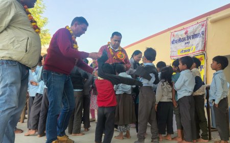 श्री पल्लीवाल जैन सोशल ग्रुप ने कियां स्वेटर वितरण