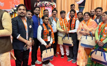 सोशल मीडिया वॉरियर्स मीट कार्यक्रम का शुभारंभ: सोशल मीडिया साइबर योद्धाओं की जयपुर में बैठक आयोजित  हुई