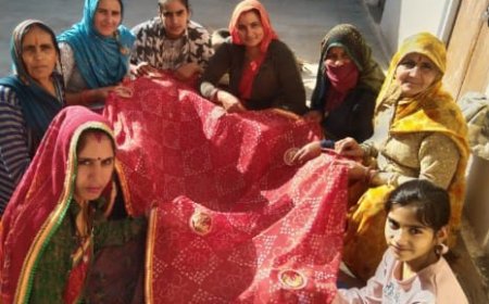 कोट  में नोहरा के पास कुआं झारिया पर महिलाओं ने लगाई माता की चुनरी के बूटी; बाघोली, पचलंगी,झड़ाया, छापोली में तैयारी को लेकर की माता की चुनरी वितरित