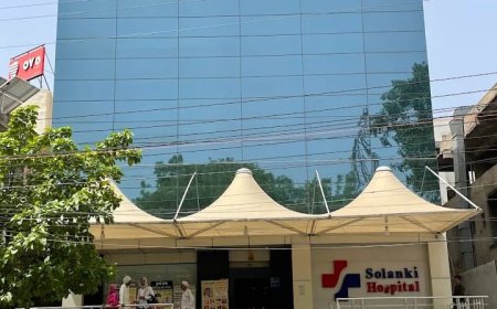 सोलंकी अस्पताल की कैंटीन में मिलावटी खाना परोसे जाने की शिकायत, फूड विभाग की टीम की कार्यवाही