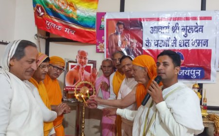 गायत्री नगर में आचार्य पुलक सागर जी महाराज का 31वां दीक्षा दिवस मनाया