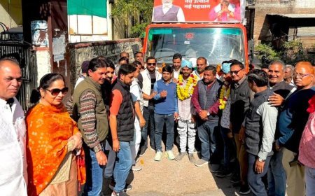 राजस्थान सरकार के स्वर्णिम 2 वर्ष के कार्यकाल पूर्ण होने के उपलक्ष्य में जन कल्याणकारी योजना के बारे लोगों को लोगों बताया