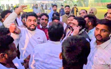 नवनियुक्त जिला कांग्रेस अल्पसंख्यक अध्यक्ष अली हुसैन टीपू के नेतृत्व मे दर्जनों कार्यकर्ताओं के साथ दिल्ली पहुंचे