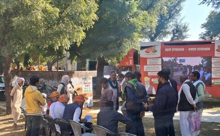 रामनगर की तरफ जाने वाली घाटी को कटवाने के लिए तथा पेयजल व्यवस्था के लिए ग्रामीण लोगों ने दिया ज्ञापन