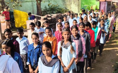 सुनकई में प्रभात फेरी: बच्चों ने जाना शिक्षा का महत्व, गांव की समस्याओं से कराया प्रशासन को अवगत