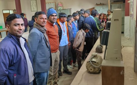 व्यावसायिक शिक्षा के तहत स्कूली विद्यार्थियों ने किया औधोगिक भ्रमण