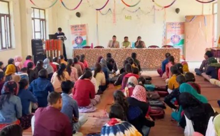 गोविन्दगढ़ कॉलेज मे NSS शिविर के दूसरे दिन साइबर सुरक्षा' थीम पर हुआ आयोजन, छात्रों को मिली जानकारी