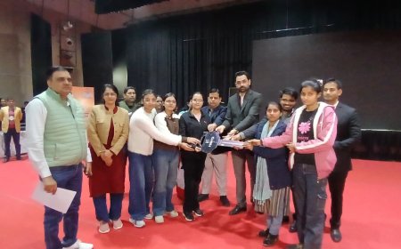 प्रशासन गाँव की ओर अभियान सुशासन को ग्रामीण स्तर तक पहुँचाने की पहल