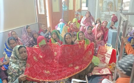 बाबा श्याम के दरबार  में  महिलाओं ने सजाई शाकंभरी माता की चुनरी