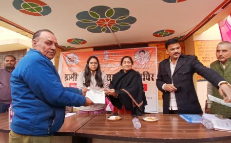 नवाचार दृष्टि दीदी अभियान की सराहना: ग्रामीण समस्या समाधान शिविरों में पात्रजनों को अधिकाधिक करें लाभान्वित - संभागीय आयुक्त