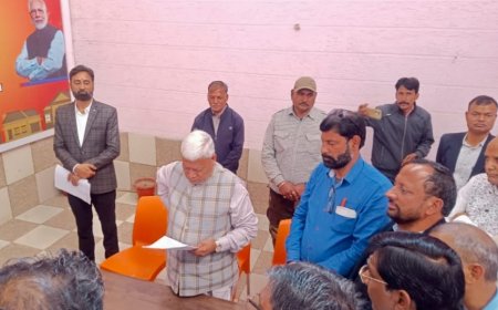 साँसद अग्रवाल  ने जनसुनवाई में जनता की समस्याओं का किया समाधान