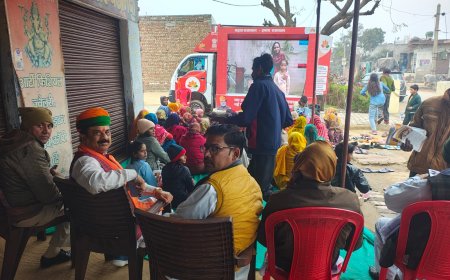 विकास रथ पहुंचा रहे हैं गांव-गांव सरकार का संदेश