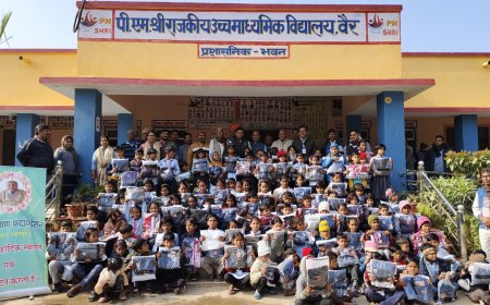 श्री कल्याण फाउंडेशन द्वारा विद्यार्थियों को किया गया गर्म कपड़ों का वितरण