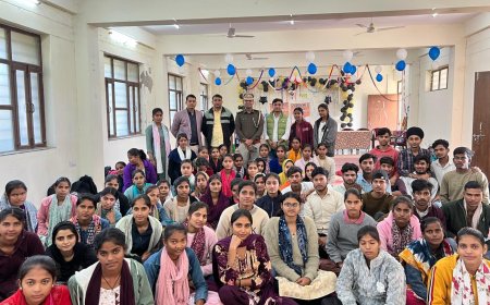 गोविन्दगढ़ कॉलेज में राष्ट्रीय सेवा योजना शिविर: स्टूडेंट्स को सड़क सुरक्षा और साइबर क्राइम के बारे में जानकारी दी