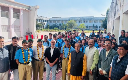 एनसीसी कैडेट्स का सराहनीय कार्य: बस दुर्घटना में घायलों की मदद