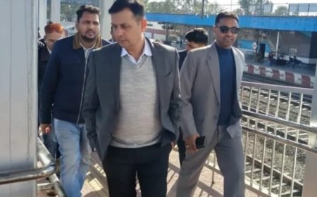 सीपीआरओ राव शशीकरण ने किया खैरथल रेलवे स्टेशन का निरीक्षण, आमजन के सुझावों पर अमल का होगा प्रयास