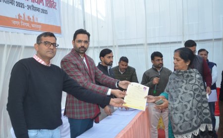 शहरी समस्या समाधान शिविर में जिला कलक्टर ने 101 लाभार्थियों को सौंपे पट्टे