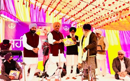 गुरुद्वारे में बुजुर्गों के चरणों में बैठकर मंत्री ने सुनीं बातें, बोले- "गुरुओं का बलिदान और त्याग ही मेरी प्रेरणा-पुंज"