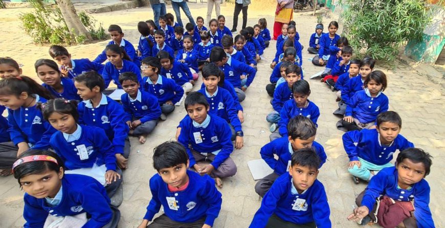 महात्मा गांधी राजकीय विद्यालय गारू के विद्यार्थियों को किये स्वेटर वितरित