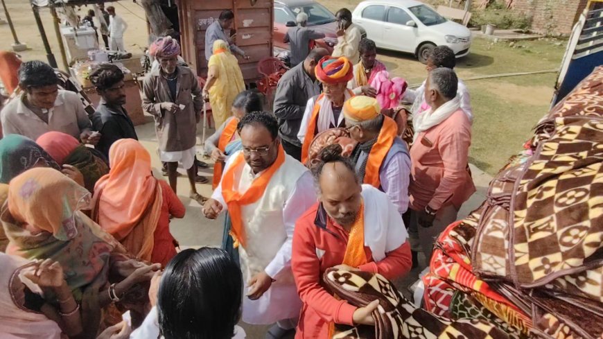 सांवरिया हनुमान मंदिर प्रांगण में जरूरतमंदों को 300 कंबल वितरित