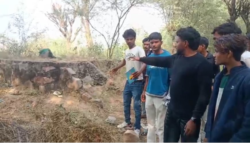 कब्रिस्तान भूमि पर भूमाफिया गिरोह द्वारा कब्जे के आरोप, स्थानीय लोगों ने किया विरोध प्रदर्शन