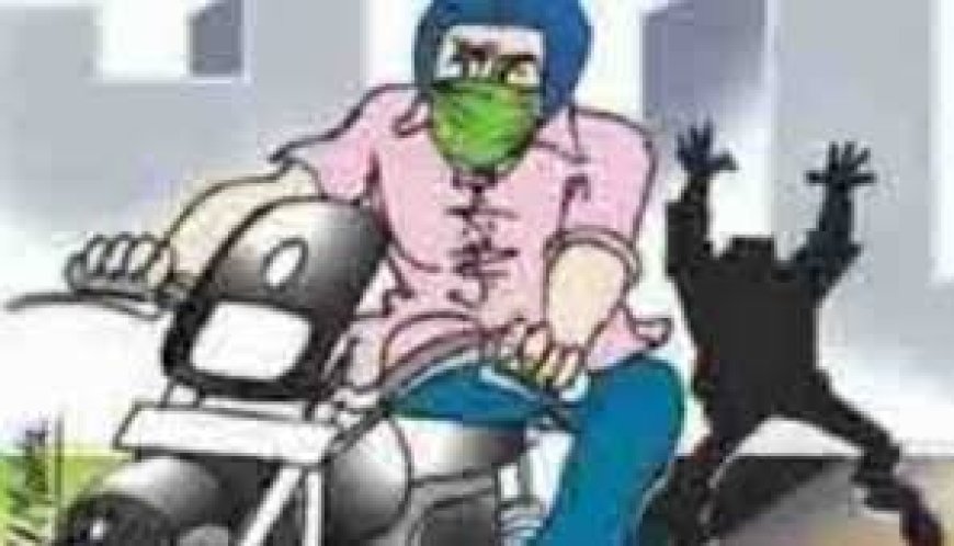 रामगढ़ पुलिस की बड़ी सफलता: शातिर बाइक चोर गिरफ्तार, मंदिर के बाहर से चोरी हुई बाइक बरामद