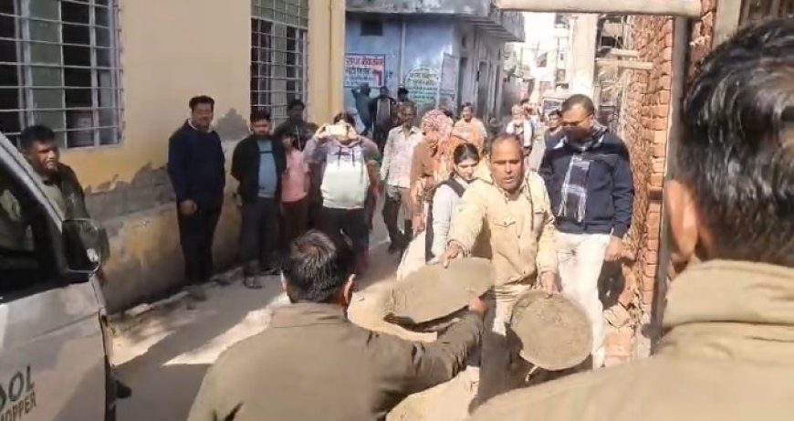 मंदिर भूमि पर अवैध दुकान निर्माण पर निगम की बड़ी कार्यवाही