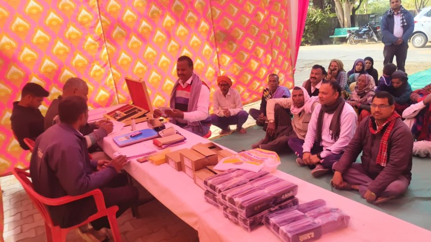 नेत्र शिविर का हुआ आयोजन 70 मरीजों की की आंखों की जांच चश्मे एवं दवाइयों का किया वितरण