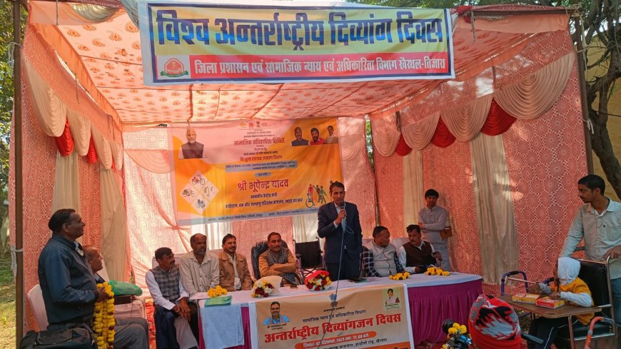 खैरथल-तिजारा में दिव्यांगजनों को वितरित किए गए 160 सहायक उपकरण, उत्कृष्ट सेवा करने वालों का सम्मान