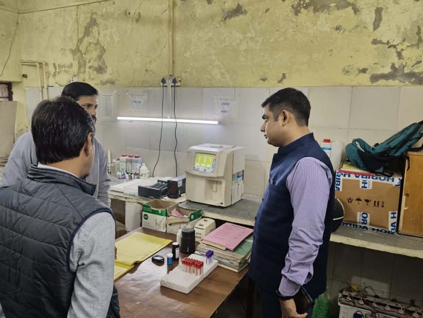 जिला कलेक्टर ने सीएचसी और राउमा विद्यालय का किया निरीक्षण, ड्यूटी से नदारद चिकित्सक और एएनएम के खिलाफ 17 सीसी की कार्रवाई के दिए निर्देश