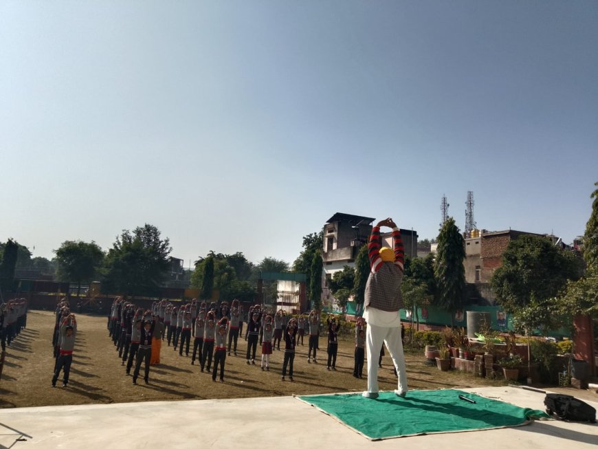 स्टेशन रोड पर स्थित विद्यालय में योग सत्र का हुआ आयोजन